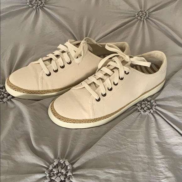 vionic canvas sneakers